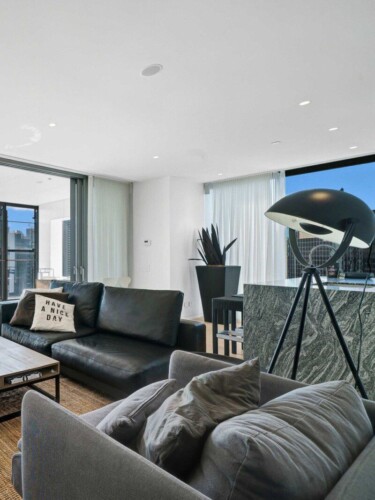 Airbnb Co-Host vs Full-Service Property Manager: Which Is Better for Owners?